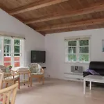 Awesome In With 3 Bedrooms And Wifi 펜션