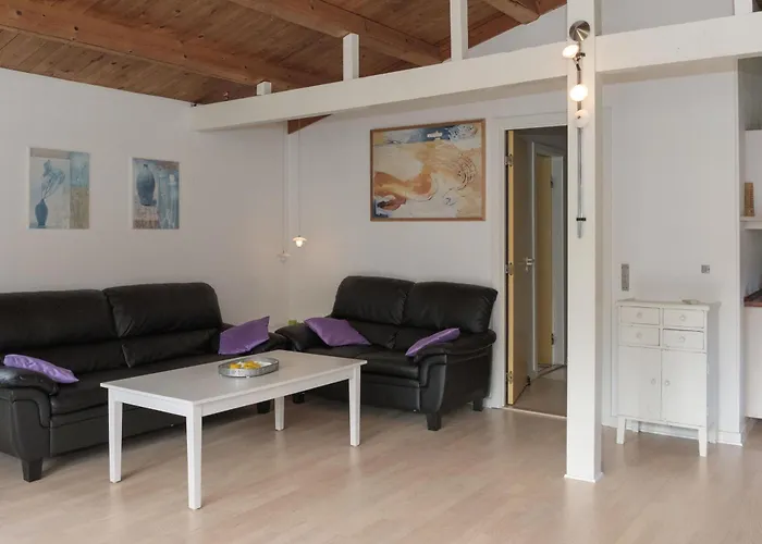 Hébergement de vacances Awesome In With 3 Bedrooms And Wifi *